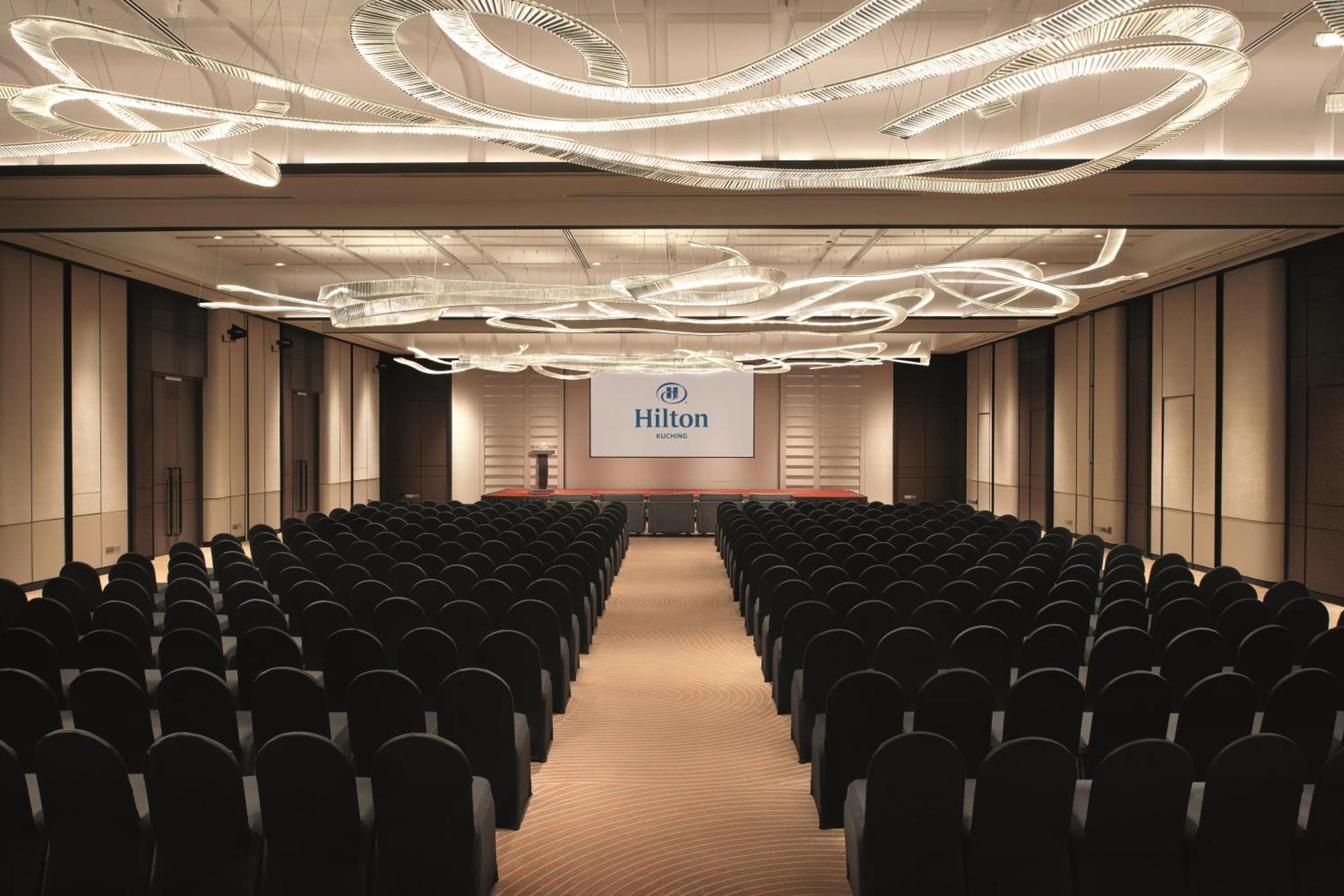 Hilton Kuching Hotel Экстерьер фото